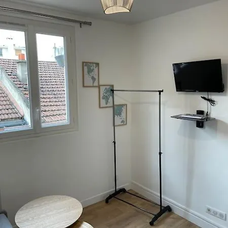 Apartment Pied A Terre A Paris
