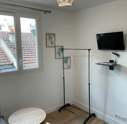 Apartment Pied A Terre A Paris